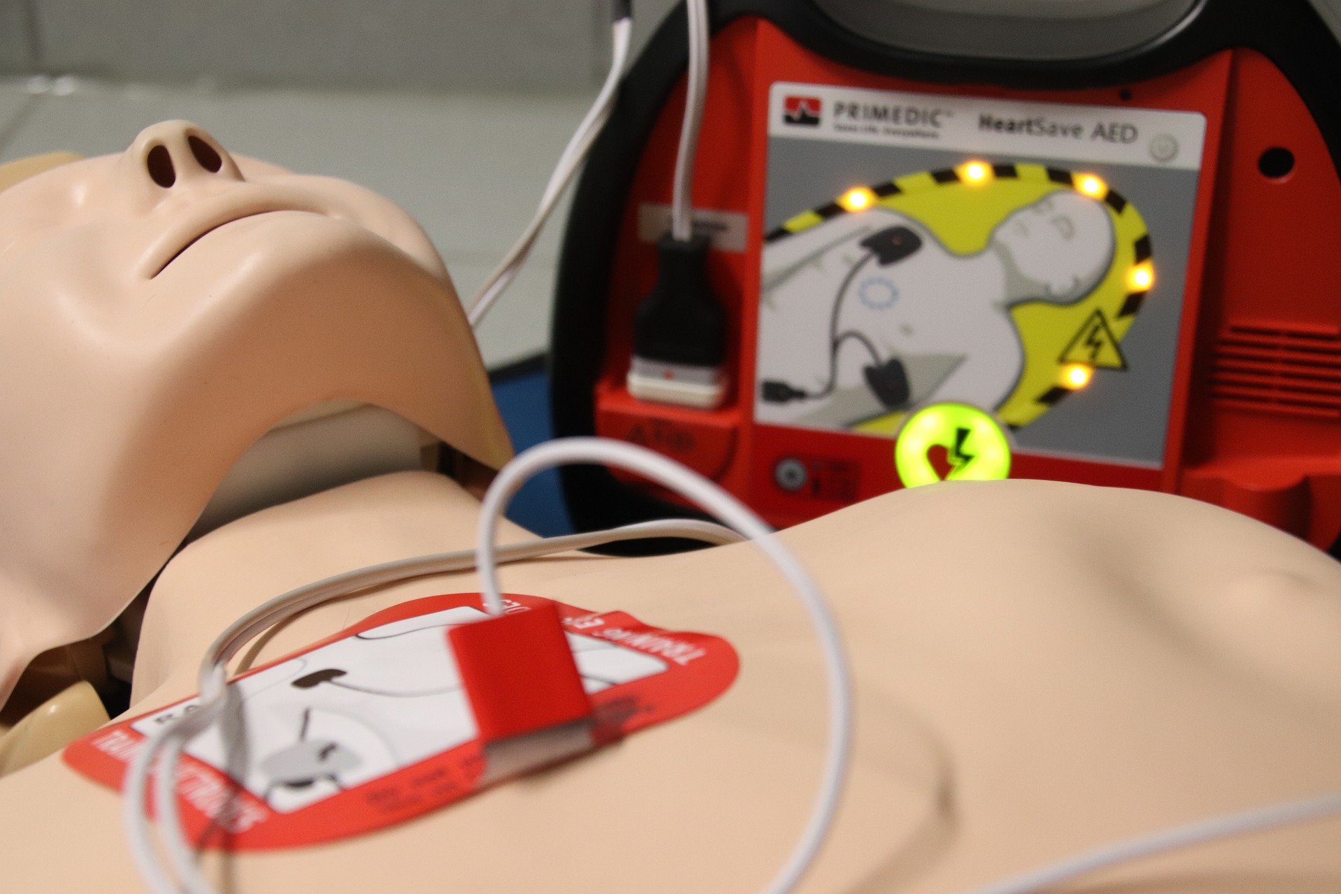 First aid with AED