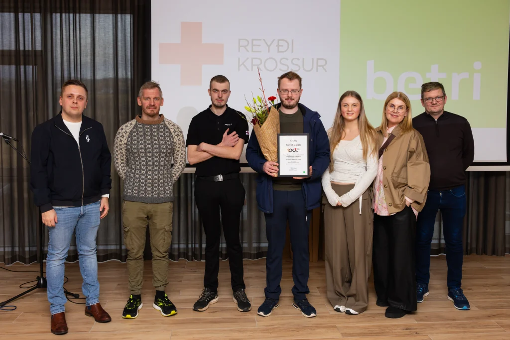 Ársins fyrstuhjálparar í 2025 eru Adrian, Tinna, Gerda, Kári, Pætur og Matteus